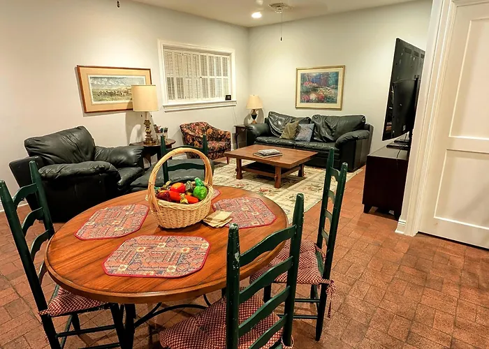 Guest house Private On 3 Acre Estate In
