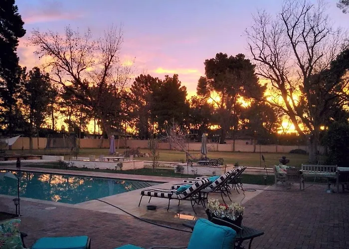 Private On 3 Acre Estate In Phoenix