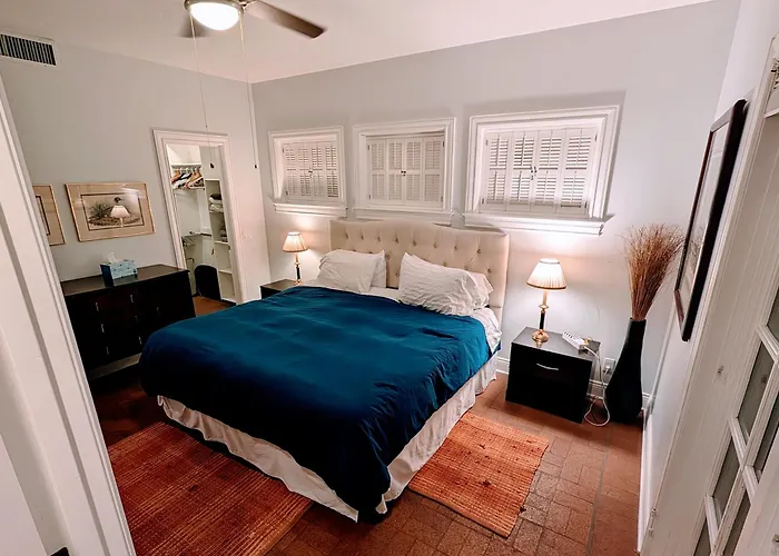 Private On 3 Acre Estate In Phoenix